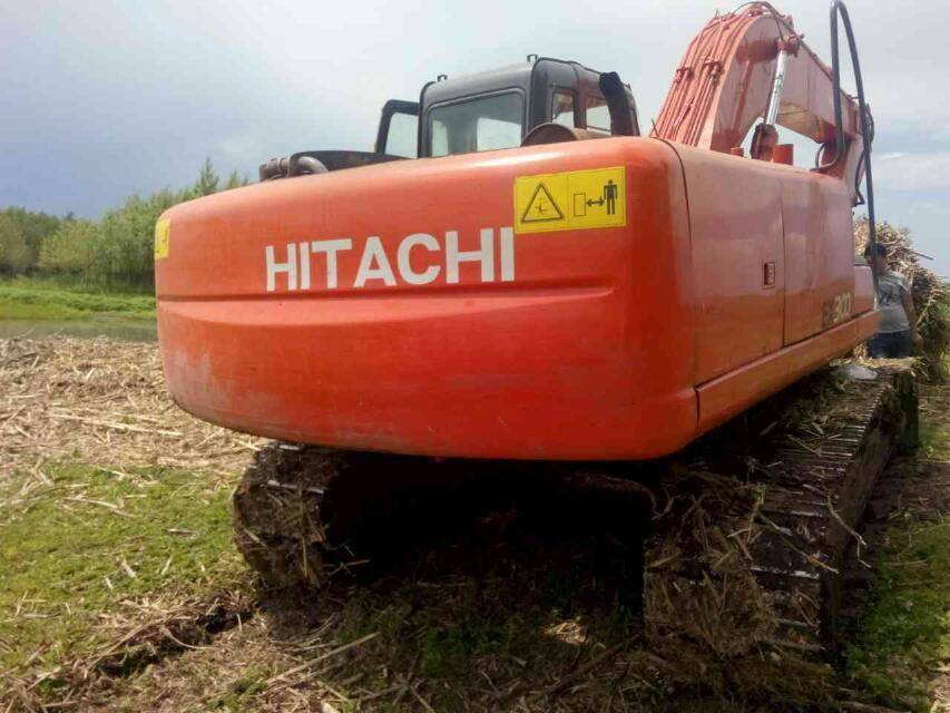 천천히 걷는 Hitachi ZAXIS120 굴삭기를 진단하는 방법은 무엇입니까?